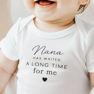 Nana hat Baby Bodysuit Geschenk gewartet Strampler