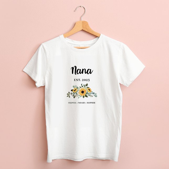 Nana | Hübsche rustikale Sonnenblumen und Namen T-Shirt (A pretty, rustic t-shirt with sunflowers for your Nana to wear proudly)