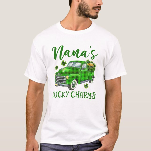 Nana's Lucky Charm Green Truck Shamrocks St Patric T-Shirt (Vorderseite)
