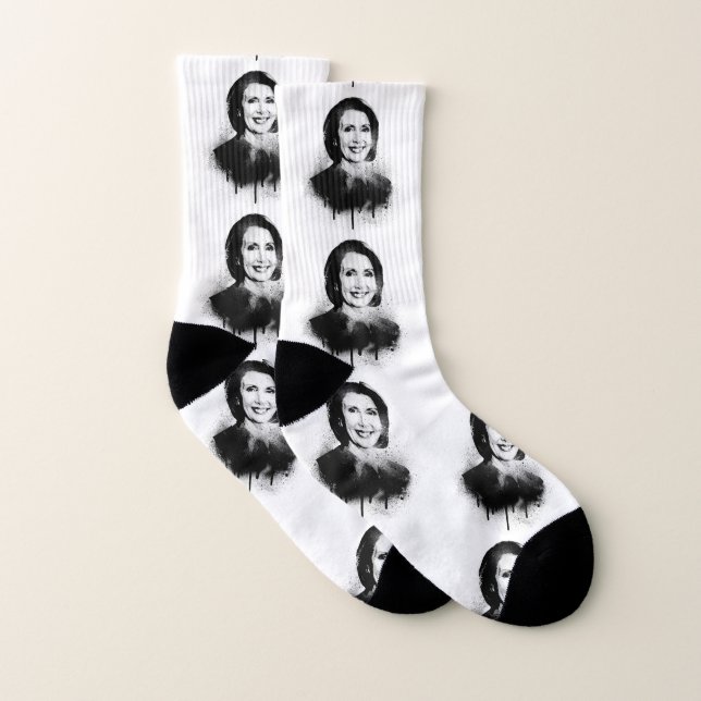 Nancy Pelosi Graffiti Art Socken (Paar)