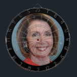 Nancy Pelosi Offizielles Portrait Dartscheibe<br><div class="desc">Dieser Dart Board wird sicherlich das Party entfesseln und kann zu einigen politischen "Diskussionen" führen,  aber es macht trotzdem Spaß! Es zeigt das offizielle Porträt der Kongressabgeordneten Nancy Pelosi innerhalb eines schwarzen Kreises.</div>