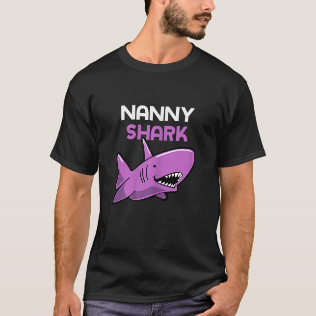Nanny Shark Funny Family  T-Shirt (Vorderseite)