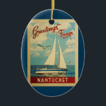 Nantucket Sailboat Vintage Reise Massachusetts Keramik Ornament<br><div class="desc">Diese Grüße von Nantucket Massachusetts Vintage Reise nautische Design verfügt über ein Boot Segelboot auf dem Wasser mit Möwen und einen blauen Himmel gefüllt mit prächtigen puffigen weißen Wolken.</div>