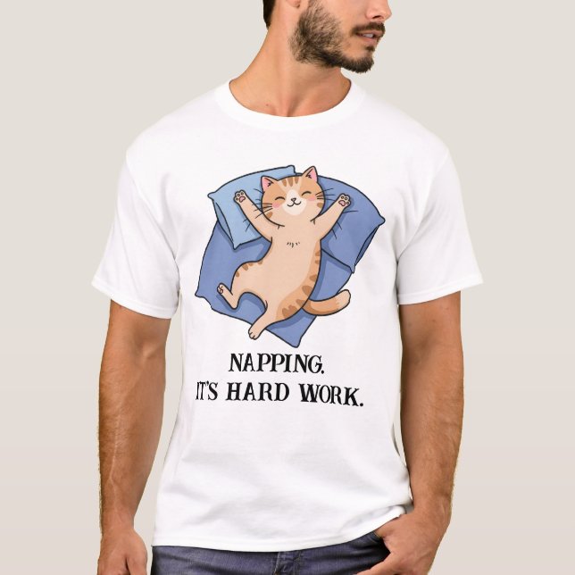 Napping Es ist harte Arbeit. Funny Cat T-Shirt (Vorderseite)