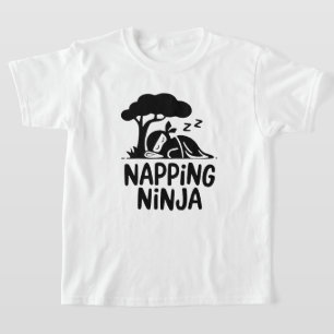 Napping Ninja Niedliche Schlaflosigkeit Ninja Art  T-Shirt