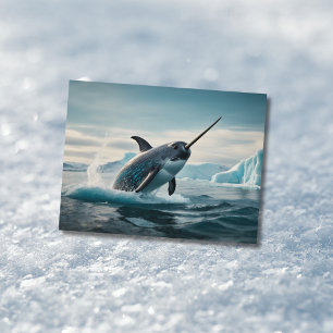 Narwal springt aus dem Wasser Postkarte