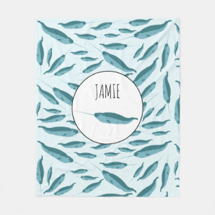 Narwhal im Muster des blauen Ozeans Fleecedecke