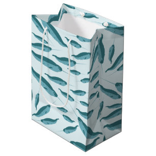 Narwhal im Muster des blauen Ozeans Mittlere Geschenktüte