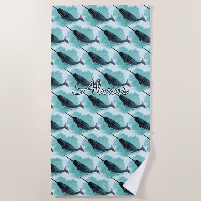 Narwhal on Turquoise Watercolor Herz Personalisier Strandtuch (Vorderseite)