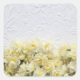 Narziss-Blume gegen texturiertes Papier Quadratischer Aufkleber