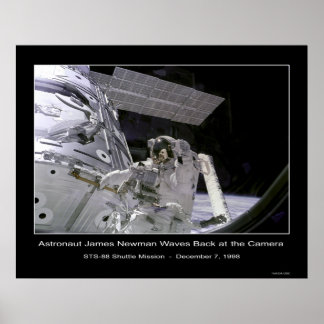 NASA Astronaut Newman kehrt in Kamera zurück Poster