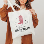 Nash Bash Nashville Cowgirl Junggeselinnen-Abschie Tragetasche<br><div class="desc">Herzlich willkommen im Bachelorette-Wochenende in der Diskothek Cowgirl oder Western mit diesen niedlichen personalisierten Taschen. Das Design enthält eine staubige Rose-Rosa Cowboy-Bootabild mit "Nash Bash" darunter. Machen Sie es Ihren,  indem Sie den Namen der Braut in Skript und das Jahr in römischen Ziffern.</div>