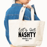 Nashville Junggeselinnen-Abschied Custom Bridesmai Tragetasche<br><div class="desc">Brauchen Sie eine Junggeselinnen-Abschied-Tasche, die alle zum Lachen bringt? Dann ist diese Nashville Junggeselinnen-Abschied Custom Bridesmaid Tote Bag perfekt für Sie! Es ist nicht nur unglaublich witzig, sondern bietet auch viel Platz, um alle Junggeselinnen-Abschied-Vorräte zu speichern. Egal ob Sie einen Rodeo-Junggeselinnen-Abschied planen oder einen traditionellen Junggeselinnen-Abschied, diese Tote-Tasche ist ein...</div>
