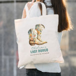 Nashville Last Rodeo Boots Junggeselinnen-Abschied Tragetasche<br><div class="desc">Nashville Last Rodeo Boots Junggeselinnen-Abschied Tasche ist perfekt für Ihren Nash Bash! Adorable Blumenstiefel betonen diesen Junggeselinnen-Abschied Gunst.</div>