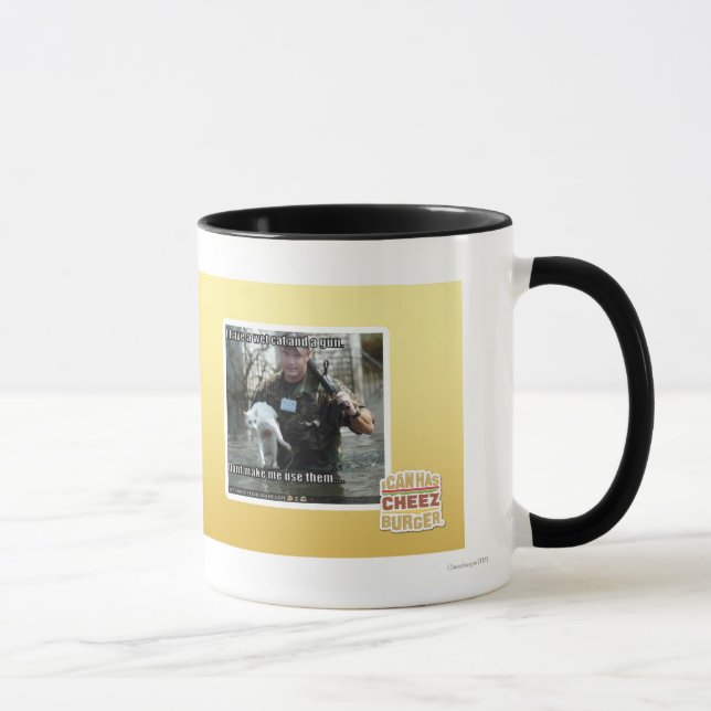 Nasse Katze und Gewehr Tasse (Rechts)