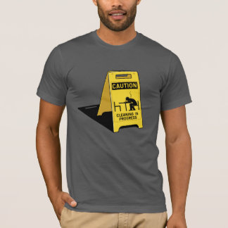 Nasses Bodenzeichen der T-Shirt