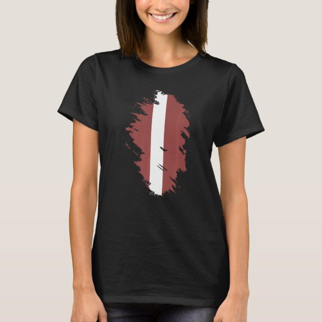 National Flag of Latvia souvenir  for men women  6 T-Shirt (Vorderseite)