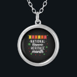 National Hispanic Heritage Monte Funny Gift Versilberte Kette<br><div class="desc">National Hispanic Heritage Month Funny Gift hispanic, latinos, herbe, latina, spanisch, Vintag, Retro, mexican, Culture, mexico, Flaggen, stolze, Geschenke, Stolz, Lateinamerika, Unabhängigkeit, Länder, nationales hispanisches Erbe Monat, 2021, Regenbogen</div>