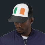 Nationale Flagge Irlands, irischer Standard, Banne Truckerkappe<br><div class="desc">Die Tricolor: Ein Symbol der Hoffnung und Einheit - Die irische Tricolor, ein lebendiger Wandteppich aus Grün, Weiß und Orange, ist zum Synonym für die Smaragdfarbene Insel geworden. Diese einfache, aber mächtige Fahne trägt in ihren Falten eine reiche Geschichte und eine profunde Symbolik. Die Tricolor wurde erstmals 1848 von Thomas...</div>