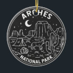 Nationalpark California Keramik Ornament<br><div class="desc">Arches monoline Kunstwerk Design. Der Park liegt nördlich von Moab im Staat von Utah. Der am Colorado River im Südosten gelegene Ort ist bekannt als das Gelände von mehr als 2.000 natürlichen Sandsteinbögen.</div>