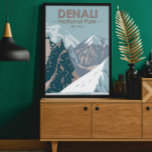 Nationalpark Denali Alaska Mount Hunter Vintag Poster<br><div class="desc">Denali Vektorgrafik Design. Der Park hat Terrain von Tundra,  Fichtenwald und Gletscher,  der Park ist Zuhause für Wildtiere inklusive Grizzlybären,  Wölfe,  Elche,  Karibu und Dall Schafe.</div>