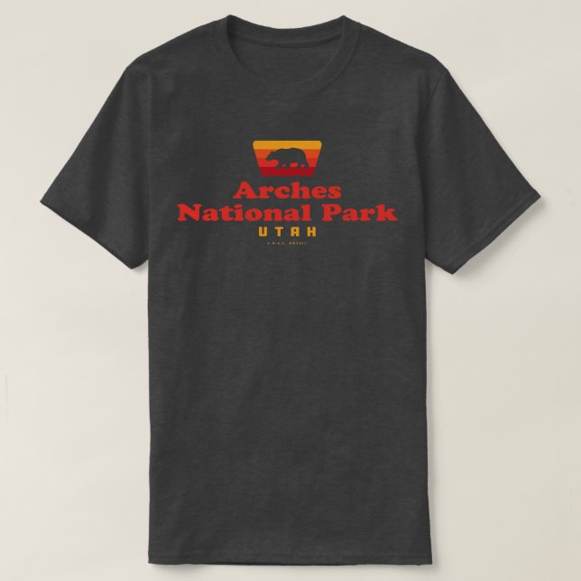 Nationalpark Retro Abzeichen Bear Red T-Shirt (Design vorne)