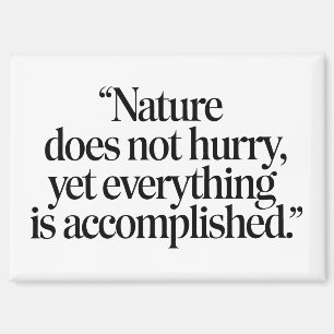 "Nature Does Not Hurry" - inspirierendes Zen-Zitat Magnet