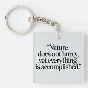 "Nature Does Not Hurry" - inspirierendes Zen-Zitat Schlüsselanhänger