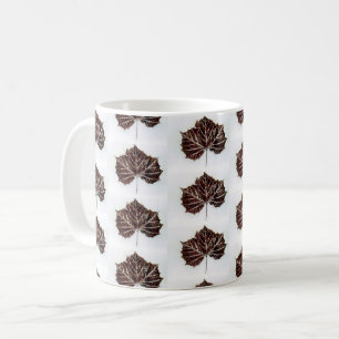 Nature Leaf Print Herbstbraun Silber auf blau. Tasse