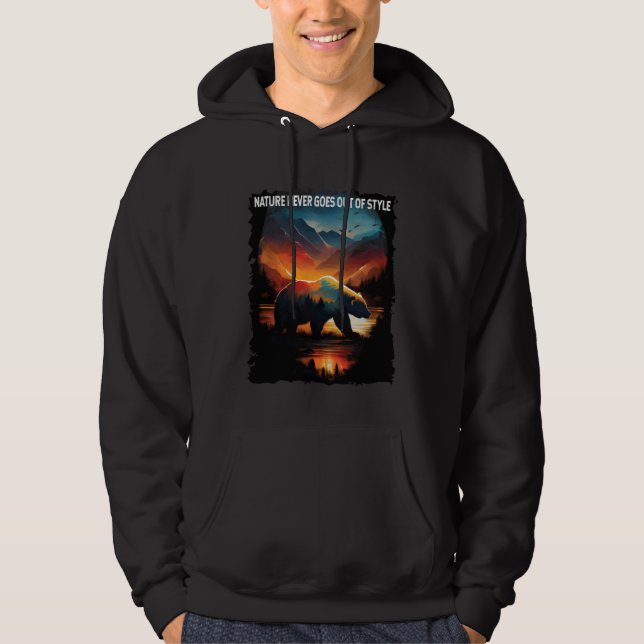 Nature Never Goes Out Of Style bear hiking camping Hoodie (Vorderseite)