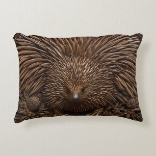 Nature's Quill: Das australische Echidna in Holz, Dekokissen