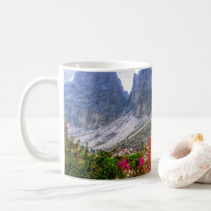 Nature's Symphony: Berglandschaft Kaffeetasse