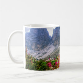 Nature's Symphony: Berglandschaft Kaffeetasse