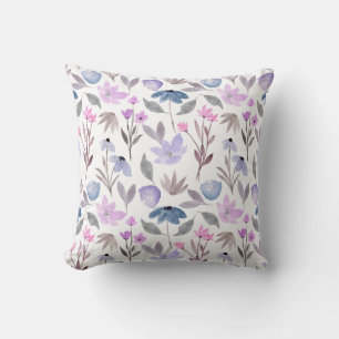 Naturflucht-Blumen-Akzentkissen von Chloe Hall Kissen