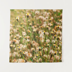 Naturkulisse mit grasblühendem Hintergrund, Bena Wandteppich