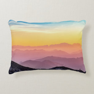 Natürliche Farben Bergwelt bei Sonnenuntergang Dekokissen