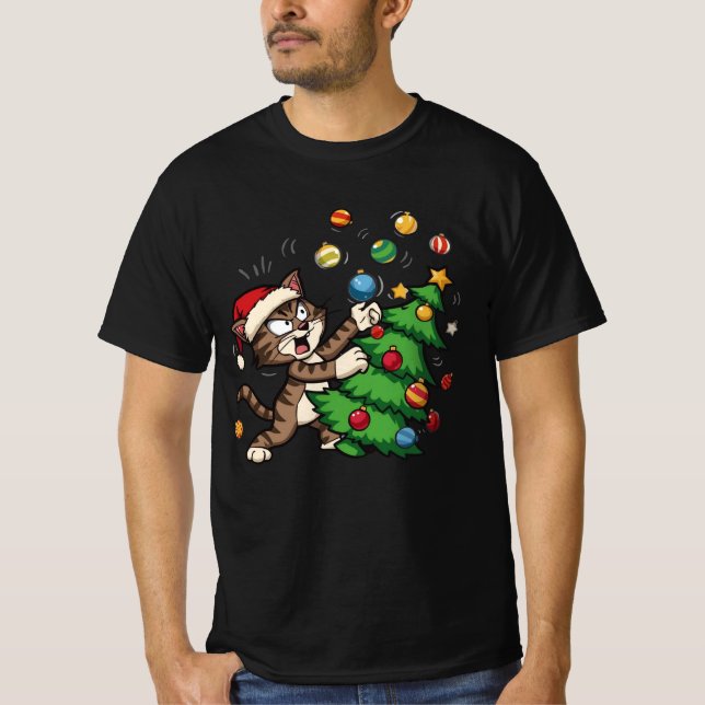 Naughty Christmas Cat – Funny Cat Knocking On Tree T-Shirt (Vorderseite)