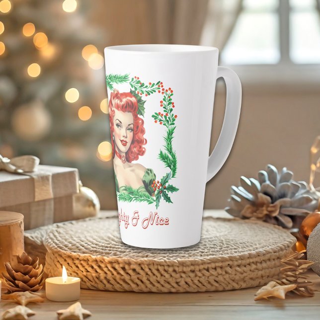 Naughty & Nice Retro Christmas Pinup Milchtasse (Von Creator hochgeladen)