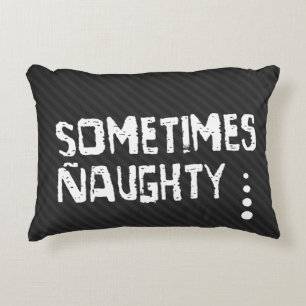 Naughty und Nice Weihnachtstypografie Reversible Dekokissen