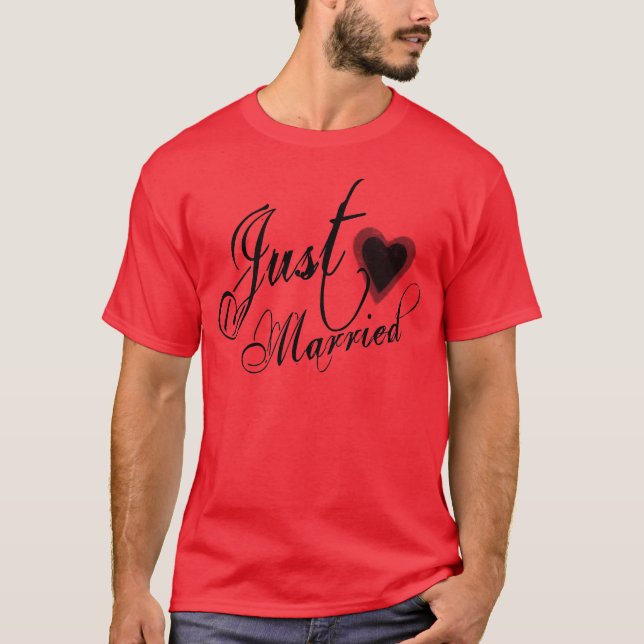 Naughy Grunge Script - Just Married Heart Black T-Shirt (Vorderseite)