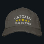 Nautic Captain Boat Name Gold Stars erschüttert Bestickte Baseballkappe<br><div class="desc">Segeln Sie stilvoll mit einem personalisierten bestickten Hut mit Ihrem Captain Rank oder einem anderen gewünschten Titel zusammen mit Ihrem Namen oder Boat Name in Silber und fünf goldenen Sternen. Verschiedene Kappe- und Gewindelfarben zur Auswahl. Ein tolles Geschenk für Väter,  Geburtstage oder jede Gelegenheit.</div>