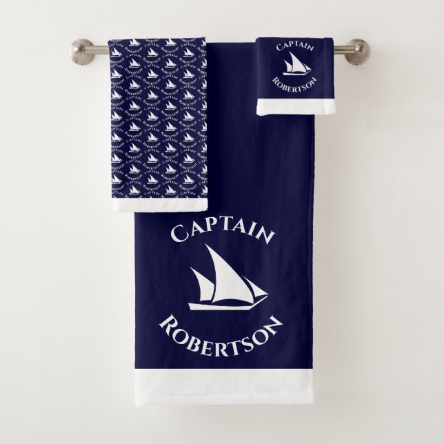 Nautic Coastal Navy Blue Captain Name Sailboat Badhandtuch Set (Insitu)