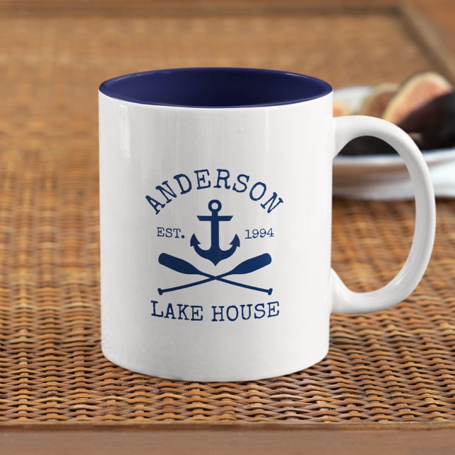 Nautic Family Name Lake House Blue Anchor Oars Zweifarbige Tasse (Customize to change text size or color.)