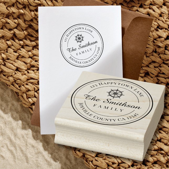 Nautic Family Rücksendeadresse Wood Art Briefmarke Gummistempel (Return Address Wood Art Stamp with nautical ship wheel graphic)