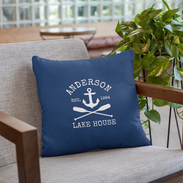 Nautic Lake House Family Anchor Oars Navy Blue Kissen (Customize to change text size or text style.)