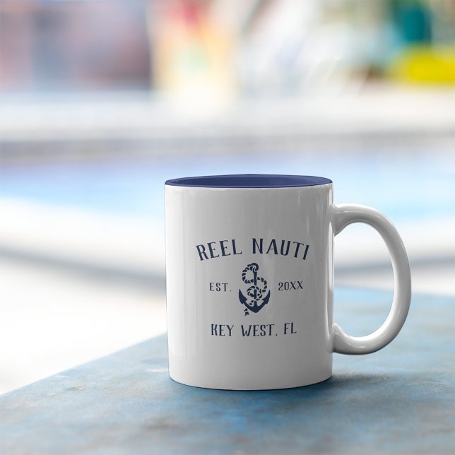 Nautic Navy Blue Rustic Anchor | Ihr Bootname Zweifarbige Tasse (Von Creator hochgeladen)