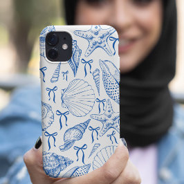 Nautic Seashell Pattern in Weiß und Schwarz iPhone 16 Plus Hülle