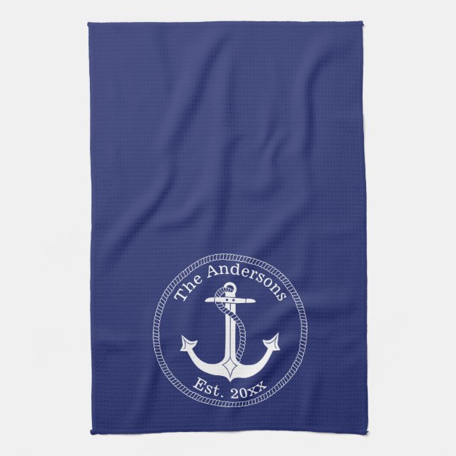 Nautic White Anchor auf Navy Blue Family Name Geschirrtuch (Vertikal)