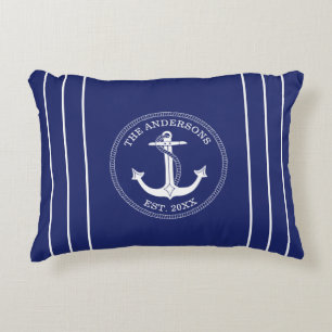 Nautical Anchor White Strips auf Blue Family Name Dekokissen