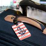 Nautical Coral Stripe Navy Anchor Personalisiert Gepäckanhänger<br><div class="desc">Das Design bietet eine Seil- und Ankerillustrierung in klassischem Marineblau auf Korallen- und Weißstreifen-Hintergrund. Passen Sie Ihren Namen und Ihre Kontaktdaten auf der Rückseite an; auch der Text auf der Vorderseite ist anpassbar. Coordinieren Zubehör in unserem Shop!</div>